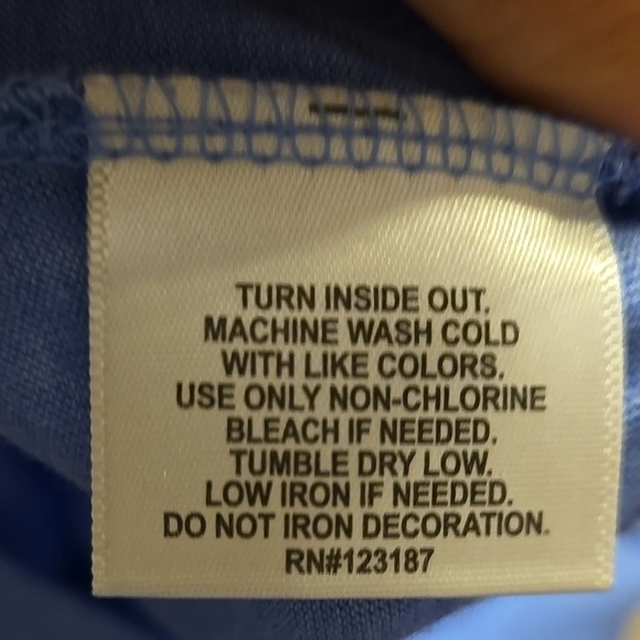 B51. Guy Harvey Light Blue Sailfish Crew Neck Pocket T-Shirt Size Medium - Picture 4 of 4